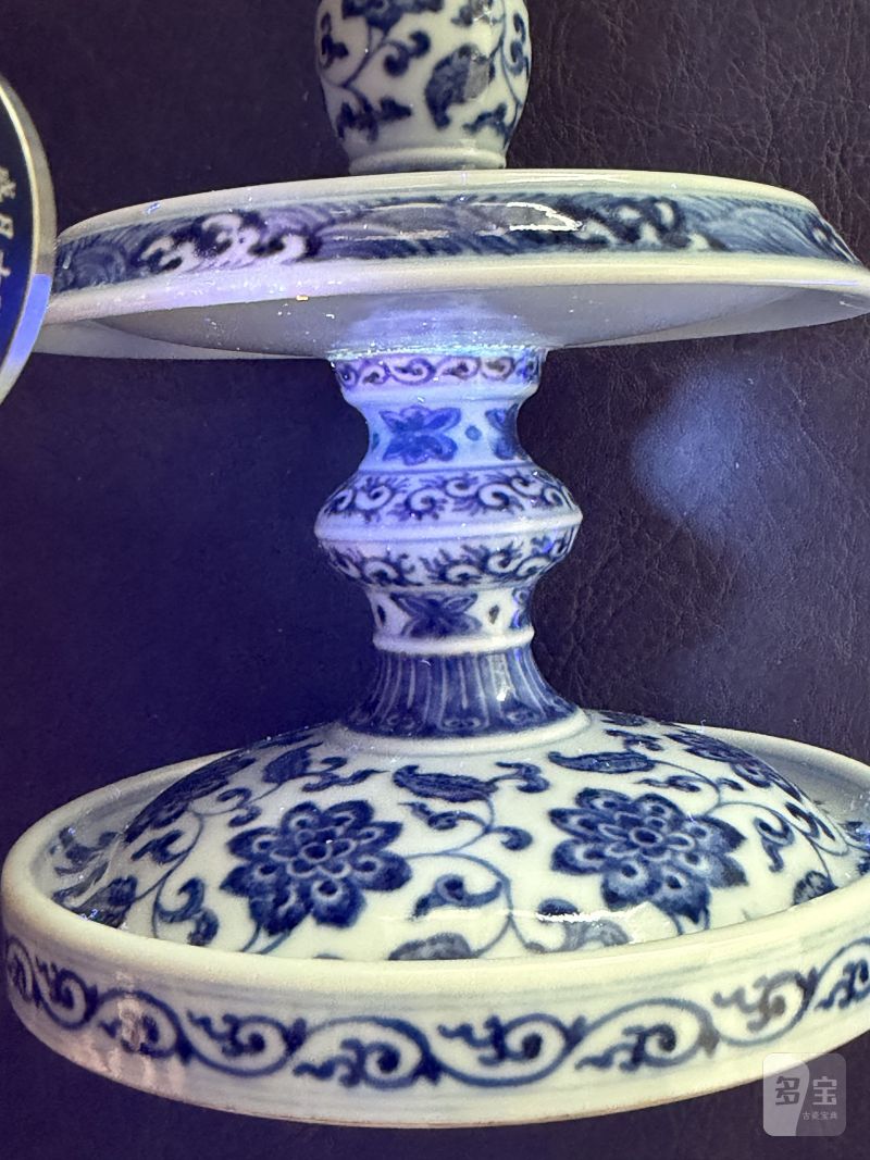 清乾隆 青花缠枝莲纹烛台 - 图24